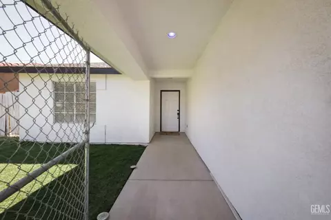 Entry Way - 4504 Tea Tree Ct, Bakersfield, CA 93304 photo 1 of 3