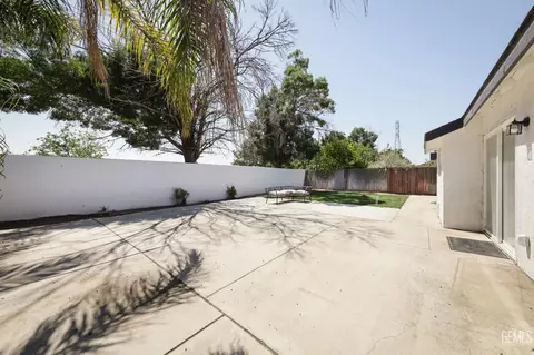 Exterior - 4504 Tea Tree Ct, Bakersfield, CA 93304 photo 3 of 5