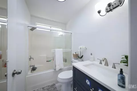 Bath - 4504 Tea Tree Ct, Bakersfield, CA 93304 photo 2 of 2