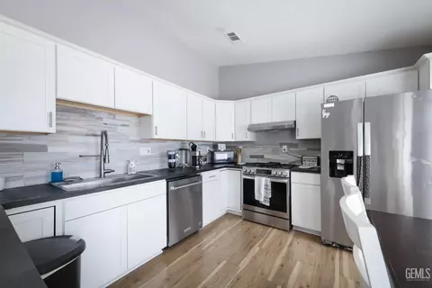 Kitchen - 4504 Tea Tree Ct, Bakersfield, CA 93304 photo 1 of 4