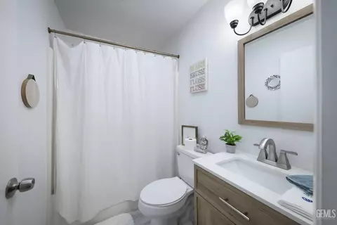 Bath - 4504 Tea Tree Ct, Bakersfield, CA 93304 photo 1 of 2