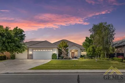 8307 Sterling Grove Ln, Bakersfield, CA 93312