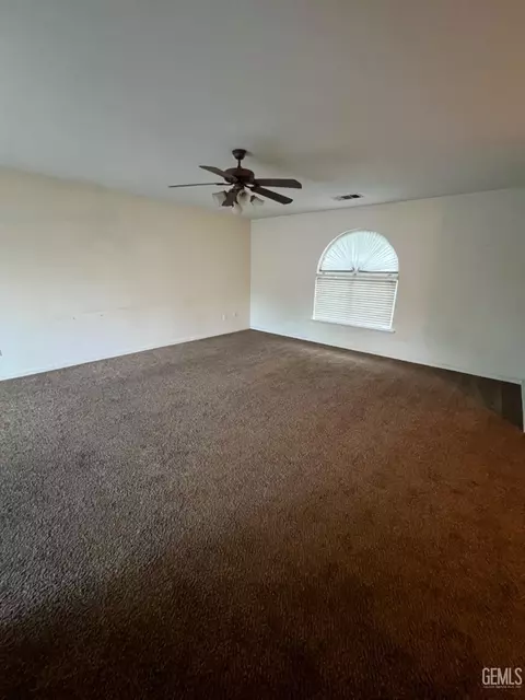 480 Ryan Dr, Shafter, CA 93263 photo 5