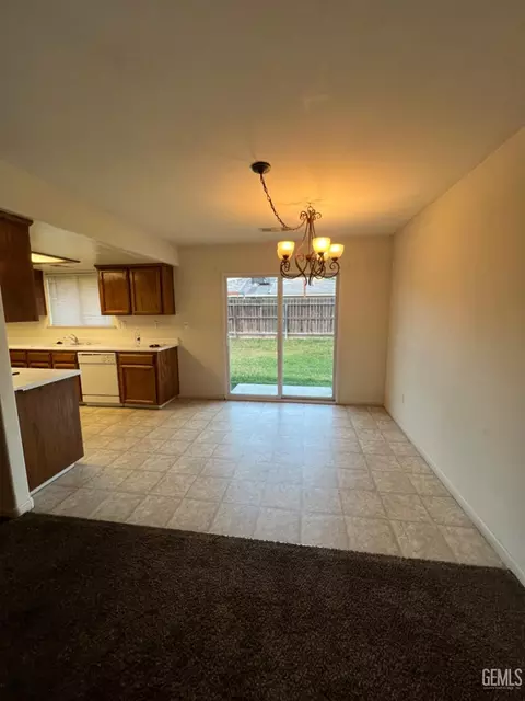 480 Ryan Dr, Shafter, CA 93263 photo 7