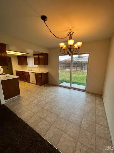 480 Ryan Dr, Shafter, CA 93263 photo 6