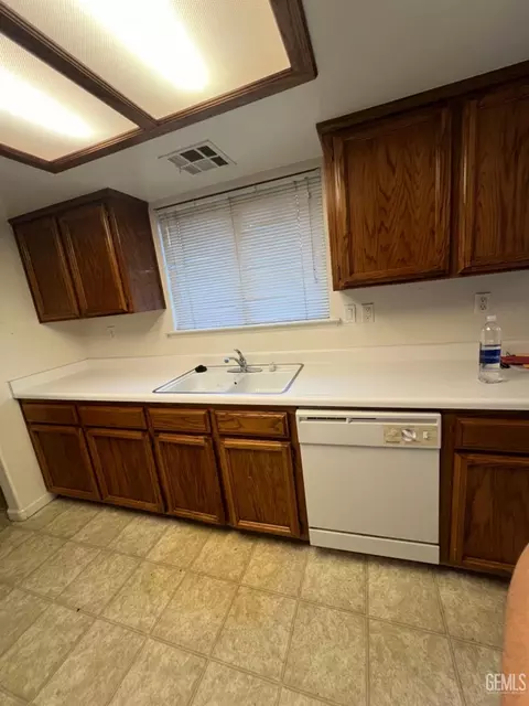 480 Ryan Dr, Shafter, CA 93263 photo 9
