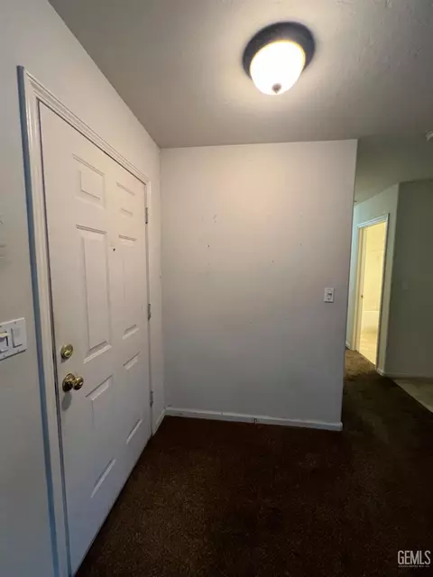 480 Ryan Dr, Shafter, CA 93263 photo 3