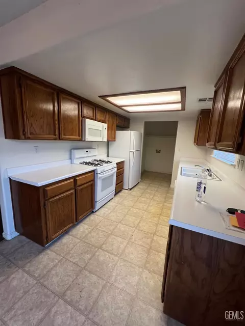 480 Ryan Dr, Shafter, CA 93263 photo 8