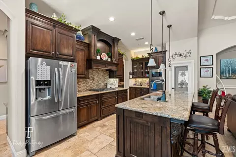 9200 Rockhampton Dr, Bakersfield, CA 93313 photo 18