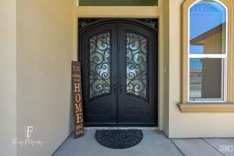 9200 Rockhampton Dr, Bakersfield, CA 93313 photo 4