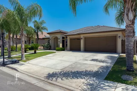 9200 Rockhampton Dr, Bakersfield, CA 93313 photo 3