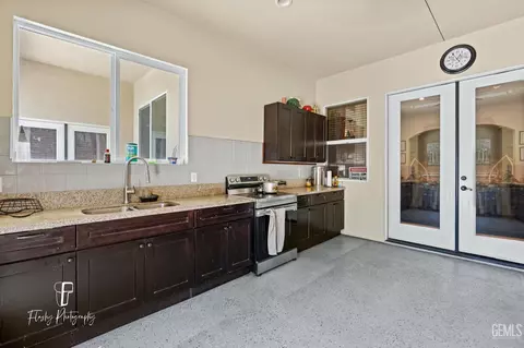9200 Rockhampton Dr, Bakersfield, CA 93313 photo 35