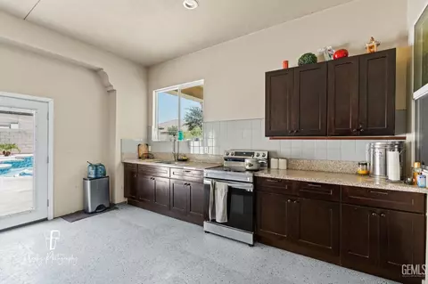 9200 Rockhampton Dr, Bakersfield, CA 93313 photo 33