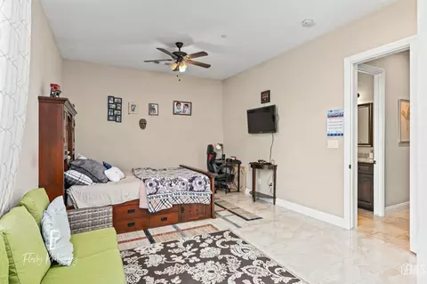 9200 Rockhampton Dr, Bakersfield, CA 93313 photo 21