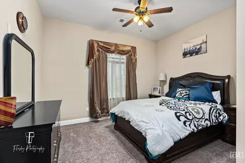 9200 Rockhampton Dr, Bakersfield, CA 93313 photo 9