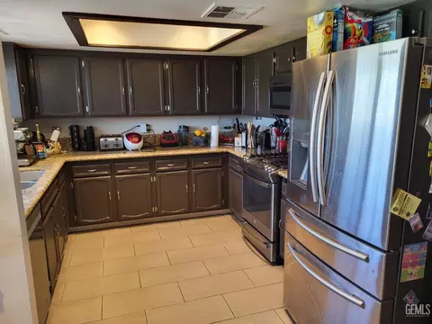 Kitchen - 4508 Adidas Ct, Bakersfield, CA 93313 photo 2 of 4