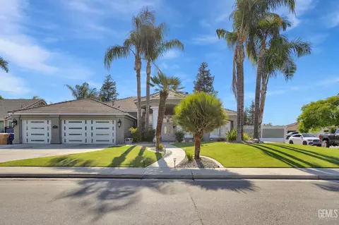 800 Coyote Springs Dr, Bakersfield, CA 93312