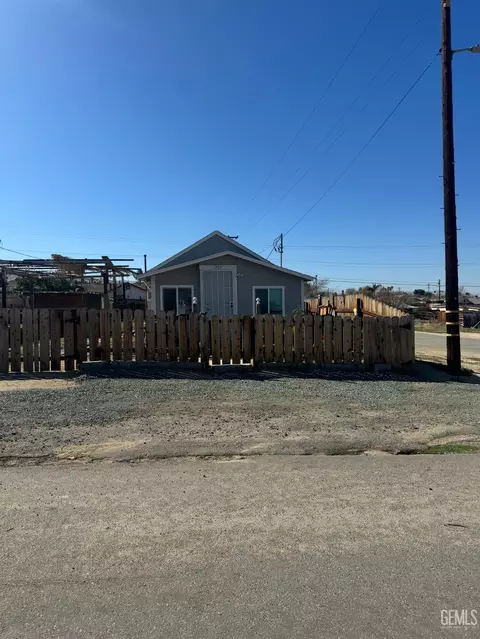 501 Rose Ave, Taft, CA 93268 photo 2
