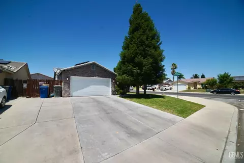400 Dry Meadow Ln, Bakersfield, CA 93308
