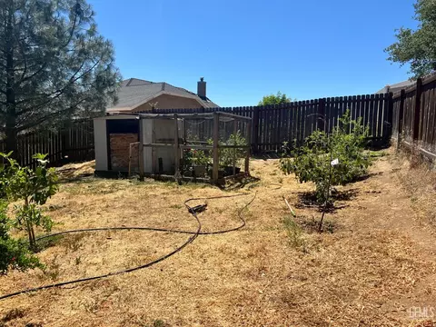 21316 Carriage Dr, Tehachapi, CA 93561 photo 4