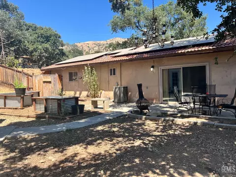 21316 Carriage Dr, Tehachapi, CA 93561 photo 3