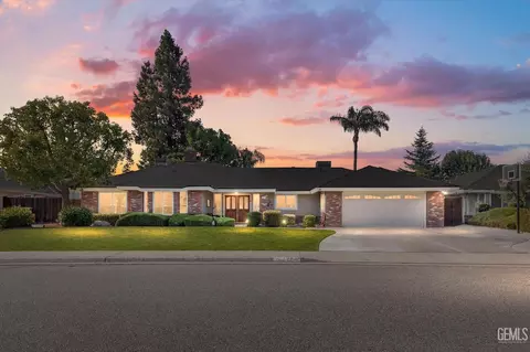 7412 Olcott Ave, Bakersfield, CA 93308