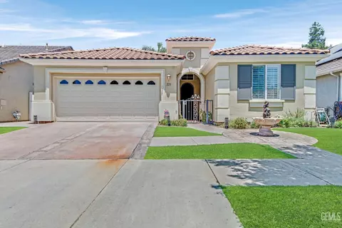 223 Port Logan Dr, Bakersfield, CA 93312