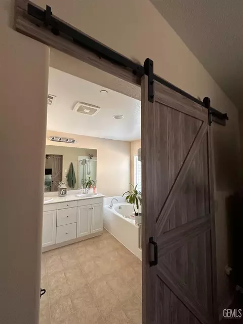 6810 Trejo Dr, Bakersfield, CA 93313 photo 27