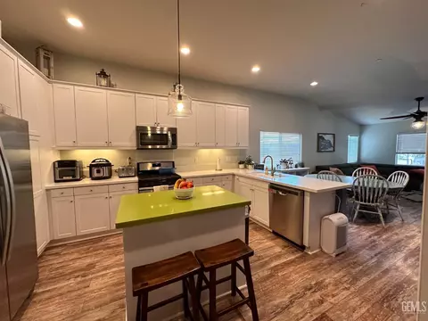 6810 Trejo Dr, Bakersfield, CA 93313 photo 13