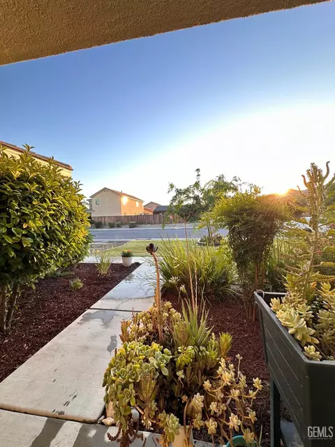 6810 Trejo Dr, Bakersfield, CA 93313 photo 8