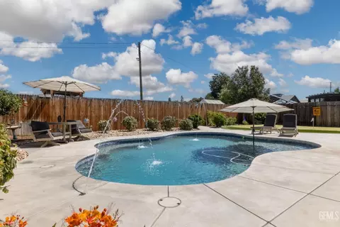 Exterior - 9012 Ribston Ave, Bakersfield, CA 93312 photo 6 of 10