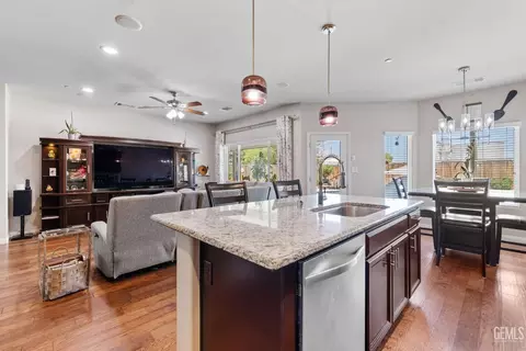 Kitchen - 9012 Ribston Ave, Bakersfield, CA 93312 photo 5 of 6