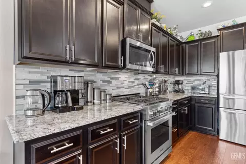 Kitchen - 9012 Ribston Ave, Bakersfield, CA 93312 photo 4 of 6