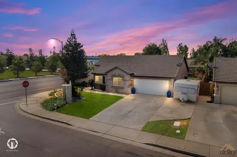 12101 Grand Teton Dr, Bakersfield, CA 93312