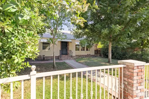 3042 Spruce St, Bakersfield, CA 93301