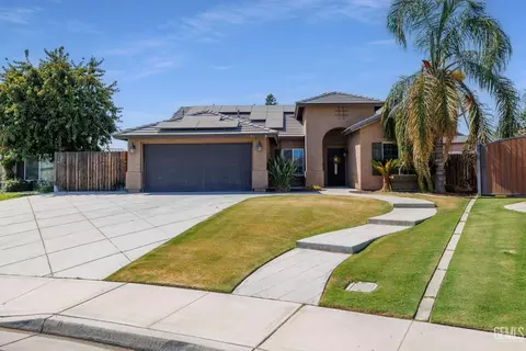 10918 Howell Mountain Dr, Bakersfield, CA 93312