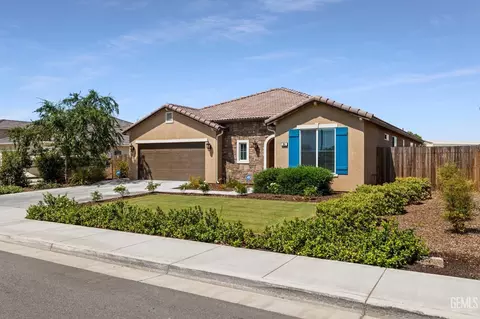 201 Claudia Autumn Dr, Bakersfield, CA 93314