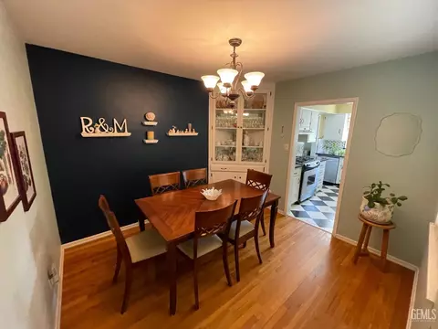 Dining - 2537 Pine St, Bakersfield, CA 93301 photo 2 of 2