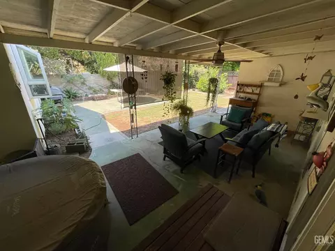 Exterior - 2537 Pine St, Bakersfield, CA 93301 photo 9 of 10