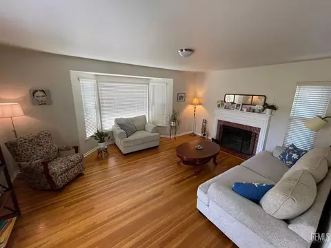 Living - 2537 Pine St, Bakersfield, CA 93301 photo 1 of 9