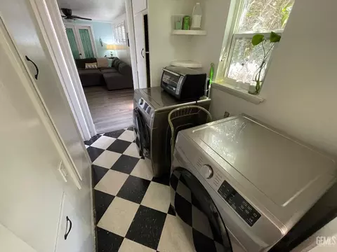 Other - 2537 Pine St, Bakersfield, CA 93301 photo 1 of 2