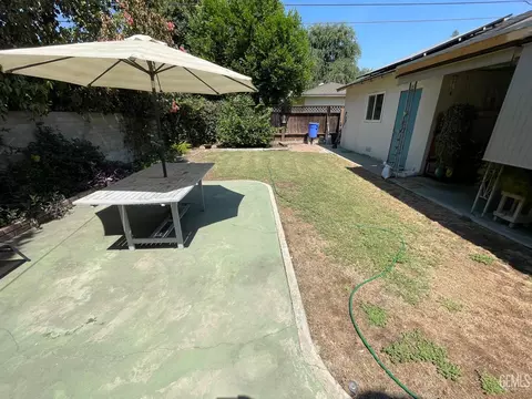 Exterior - 2537 Pine St, Bakersfield, CA 93301 photo 10 of 10