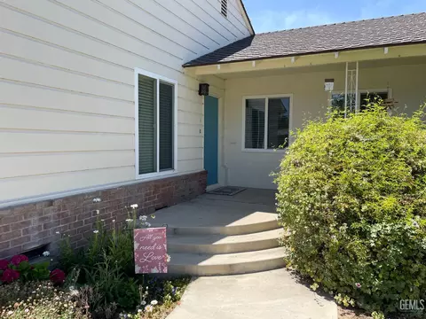 Exterior - 2537 Pine St, Bakersfield, CA 93301 photo 6 of 10