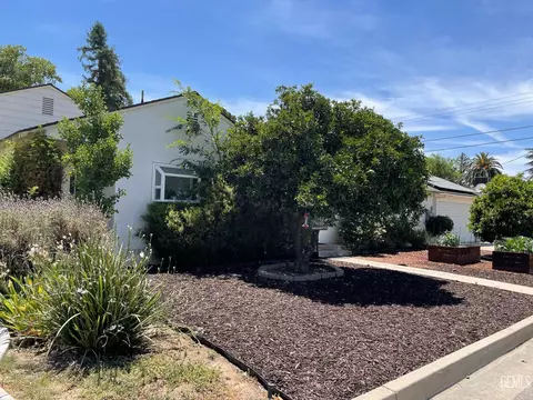 Exterior - 2537 Pine St, Bakersfield, CA 93301 photo 4 of 10