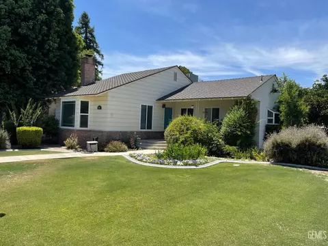Exterior - 2537 Pine St, Bakersfield, CA 93301 photo 3 of 10