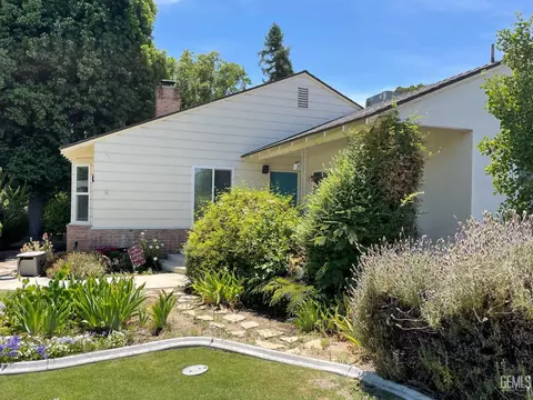 Exterior - 2537 Pine St, Bakersfield, CA 93301 photo 5 of 10