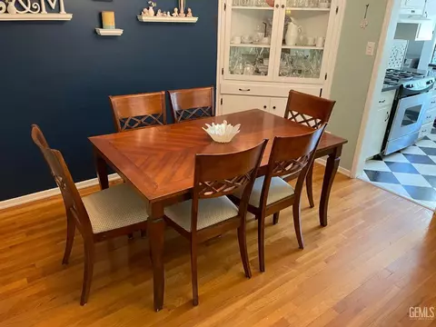 Dining - 2537 Pine St, Bakersfield, CA 93301 photo 1 of 2