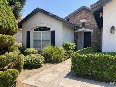 10015 Cinderella Ave, Bakersfield, CA 93311