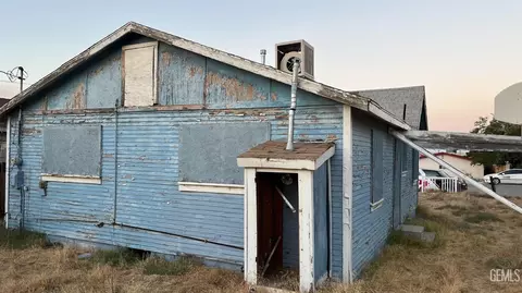 207 Adams St, Taft, CA 93268 photo 4