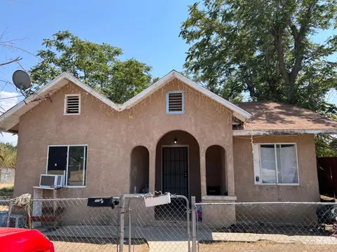 Exterior - 205 Crystal St, Taft, CA 93268 photo 1 of 6